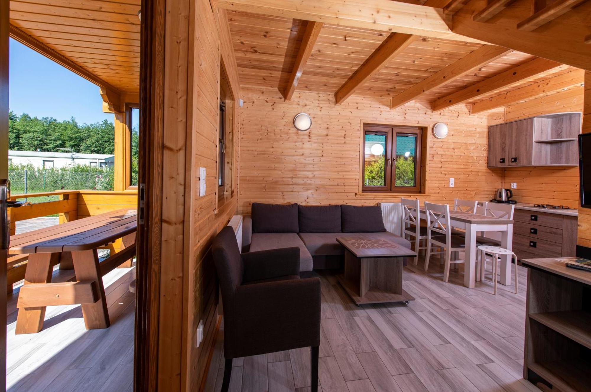 Domki, Apartamenty I Restauracja Wloczega กาสกี ภายนอก รูปภาพ
