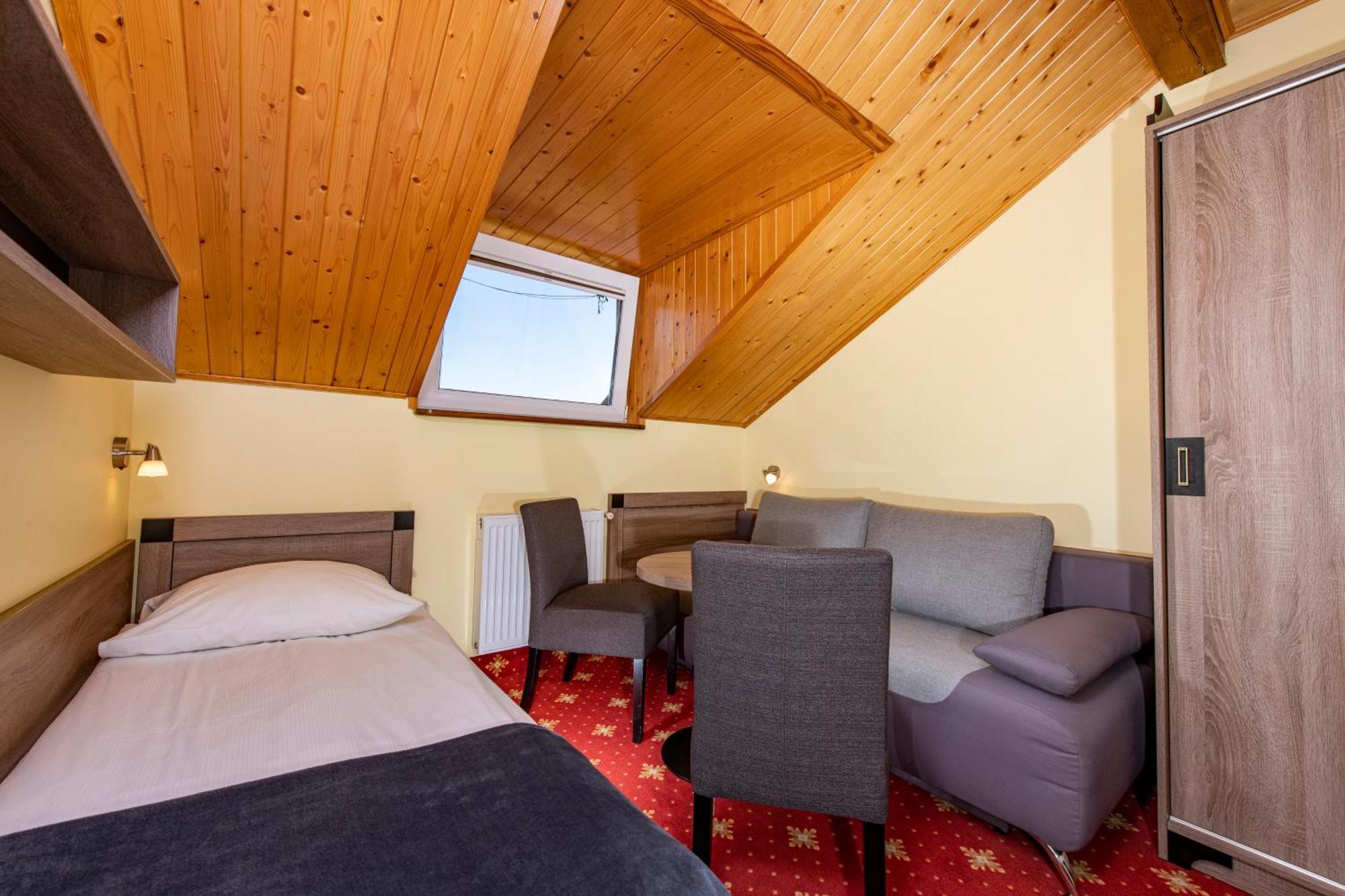 Domki, Apartamenty I Restauracja Wloczega กาสกี ภายนอก รูปภาพ